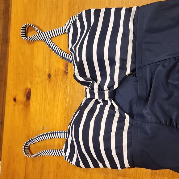 NWT Costa Del Sol Stripe Top Plus Size One Piece Cut Out Swimsuit Size 1X - Picture 3 of 11